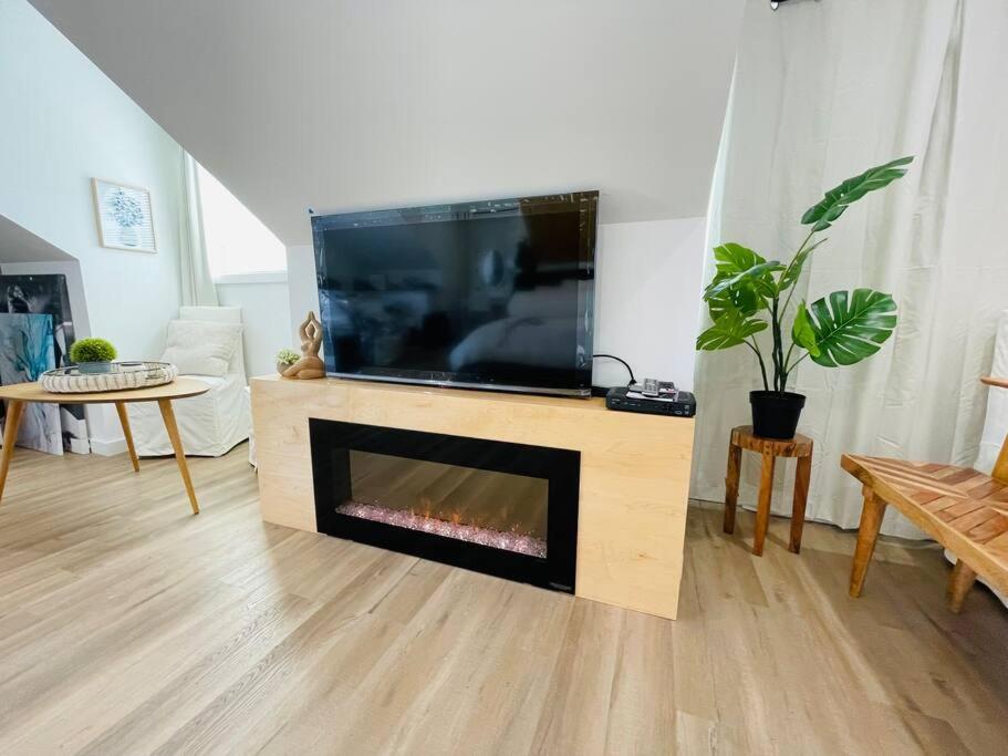 Stylish Cozy One Bedroom Studio With Free Parking Victoria Eksteriør bilde