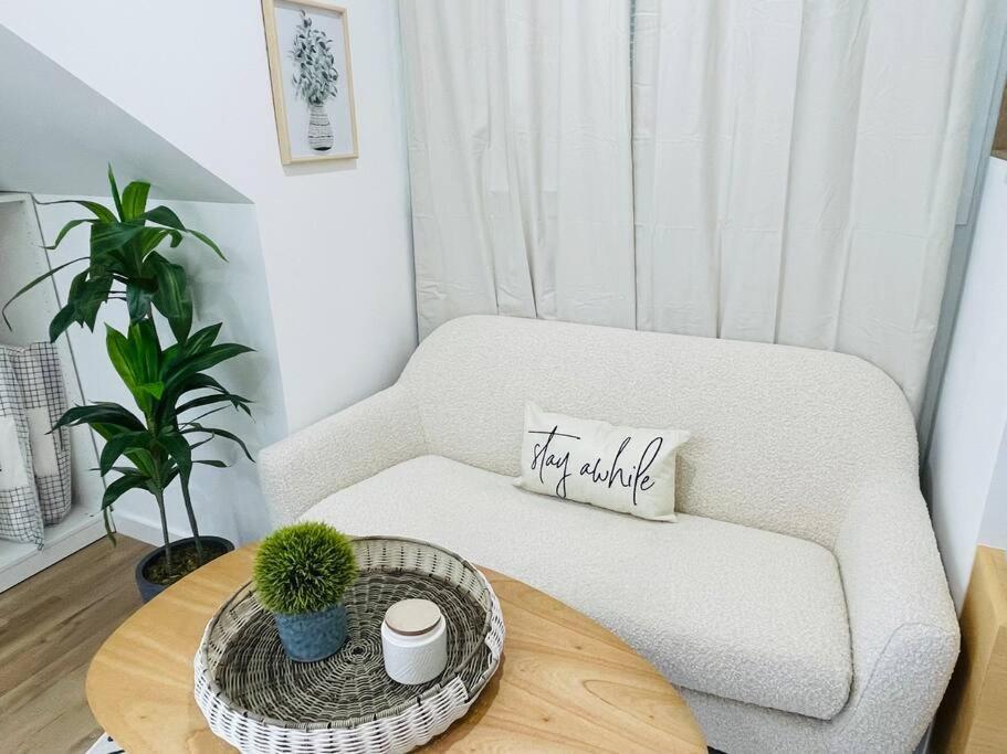 Stylish Cozy One Bedroom Studio With Free Parking Victoria Eksteriør bilde