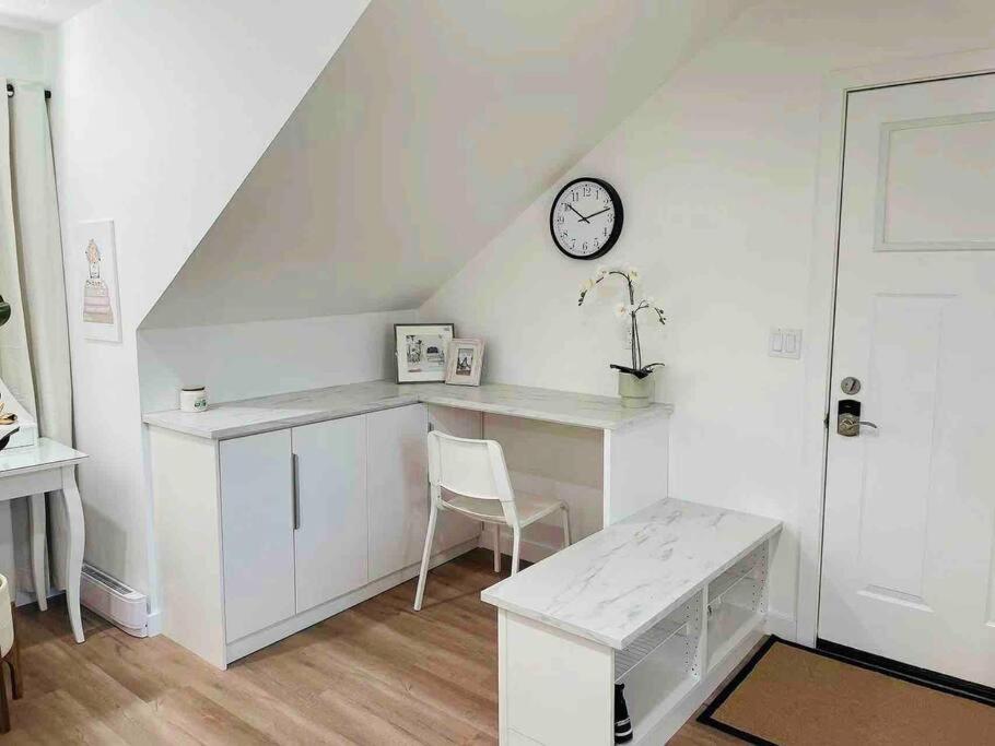 Stylish Cozy One Bedroom Studio With Free Parking Victoria Eksteriør bilde