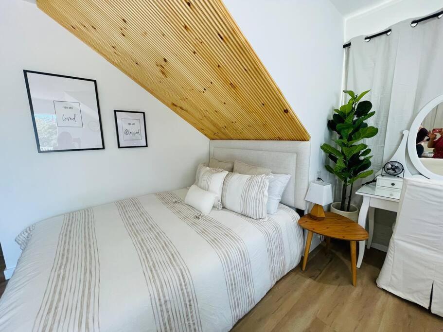 Stylish Cozy One Bedroom Studio With Free Parking Victoria Eksteriør bilde